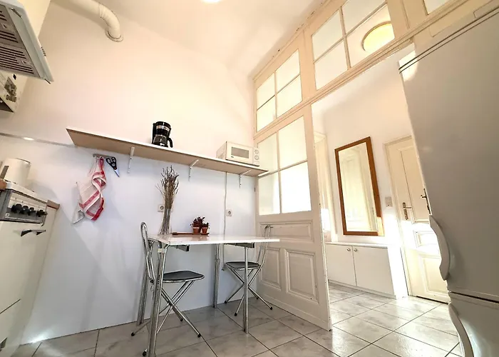 Classic Flat Near Hofburg With Elevator